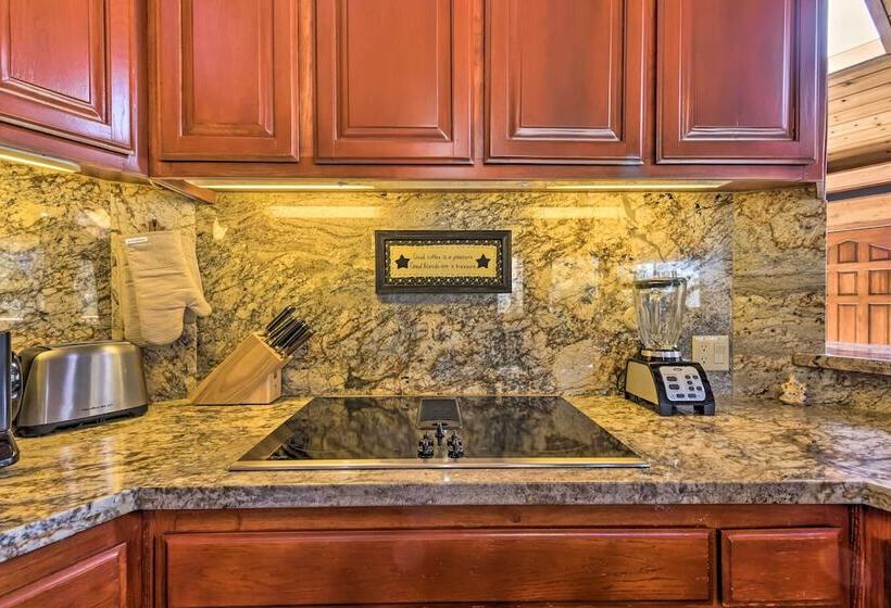 Cozy Grand Woodland Cabin W/ Mountain Views