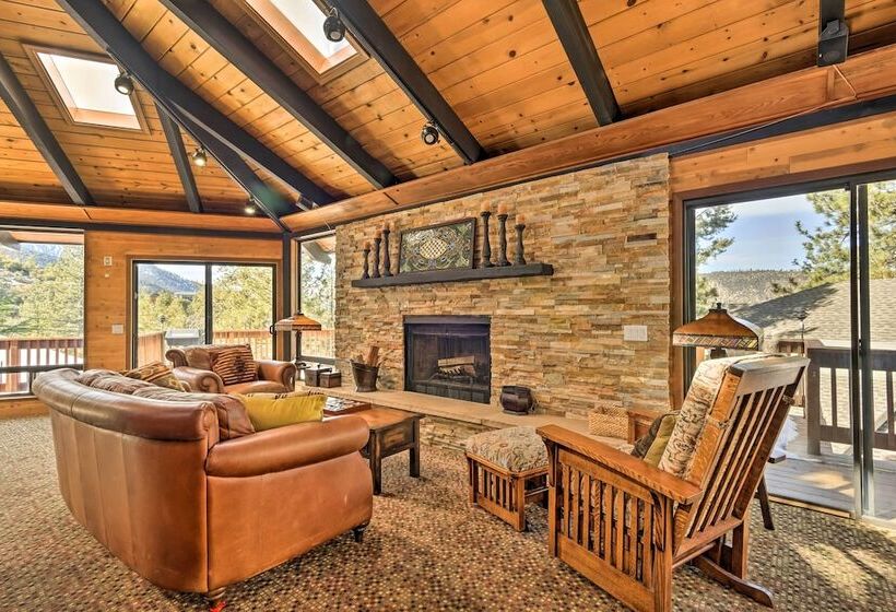 Cozy Grand Woodland Cabin W/ Mountain Views