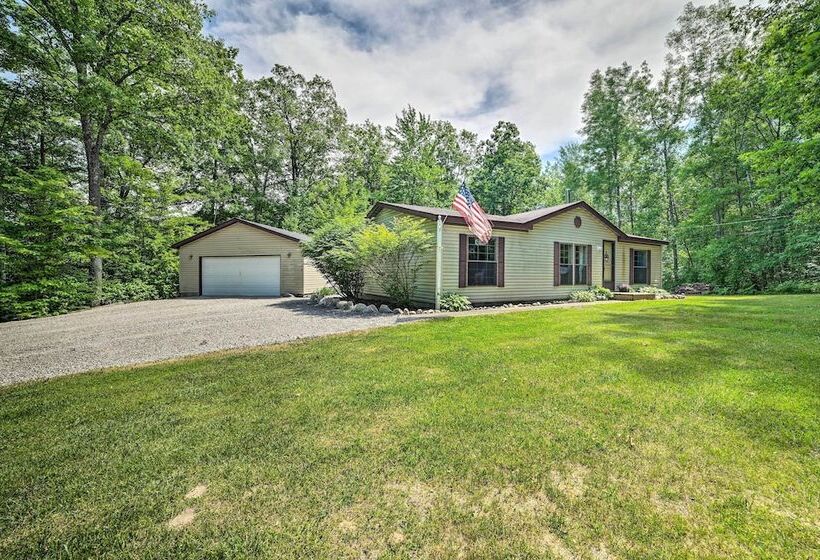 Cozy Hale Home Between Long & Loon Lakes!