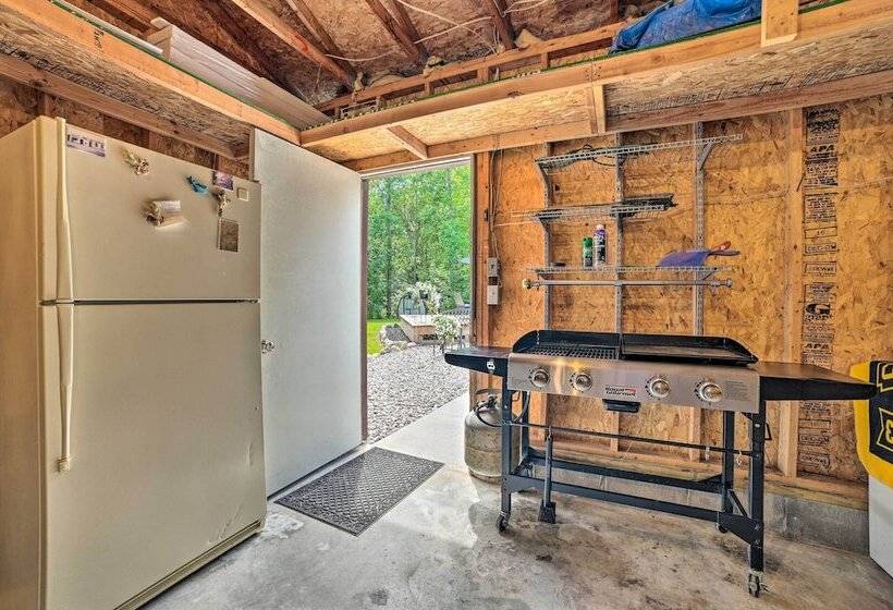 Cozy Hale Home Between Long & Loon Lakes!