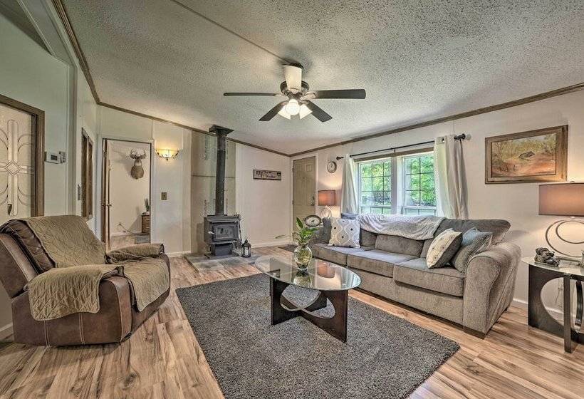 Cozy Hale Home Between Long & Loon Lakes!