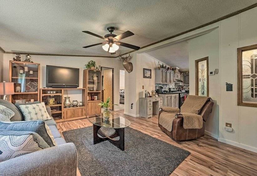 Cozy Hale Home Between Long & Loon Lakes!