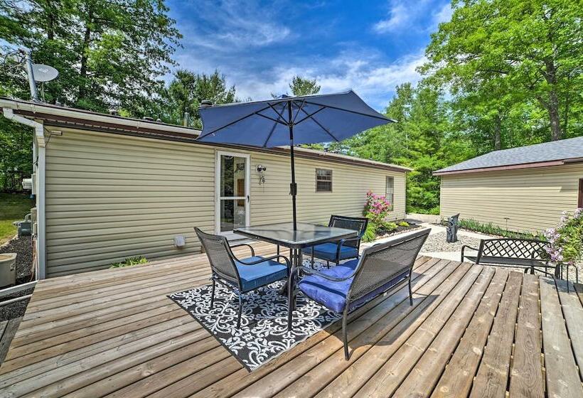 Cozy Hale Home Between Long & Loon Lakes!