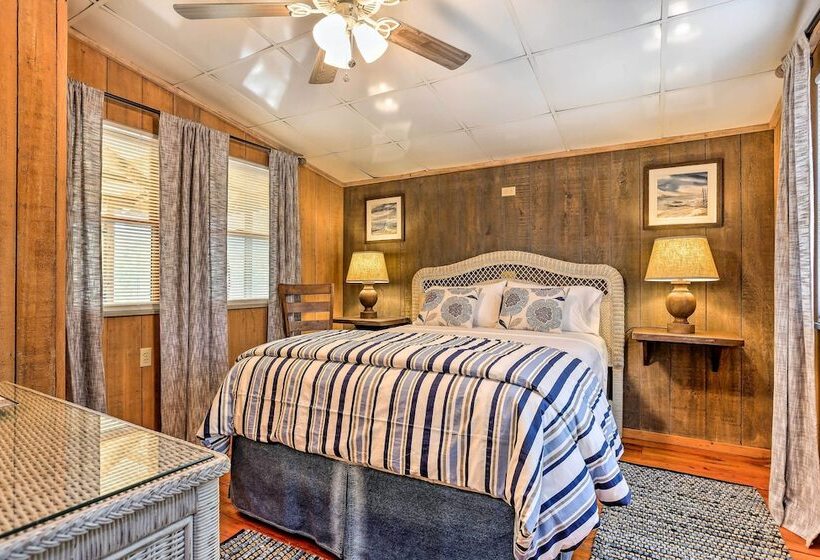 Cozy Hatteras Island Abode ~ 1 Mi To Frisco Beach!