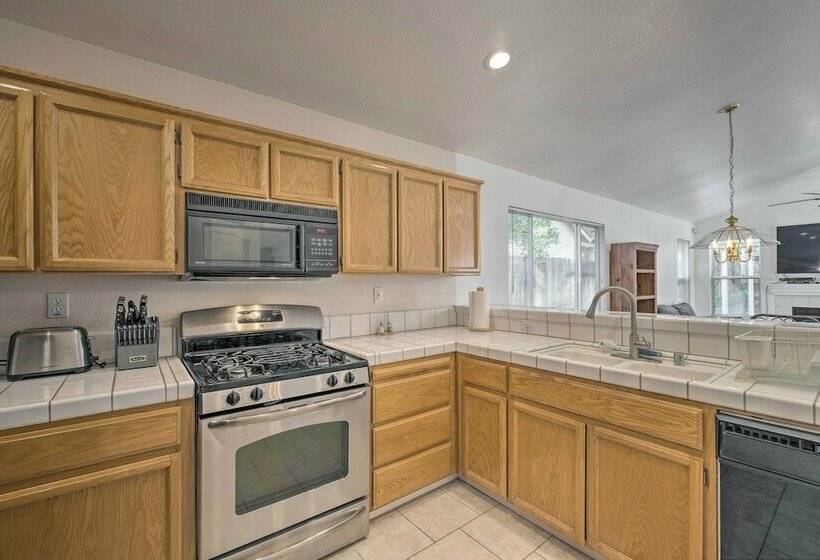 Cozy Home W/ Hot Tub ~ 13 Mi To Sacramento