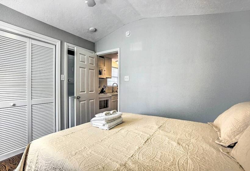 Cozy Montgomery Home: Walk To Lake Conroe!