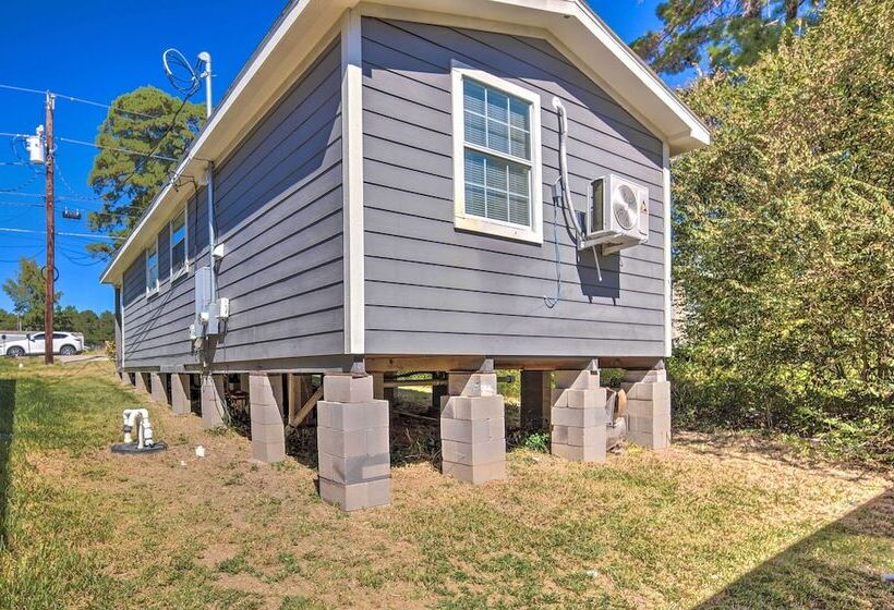 Cozy Montgomery Home: Walk To Lake Conroe!