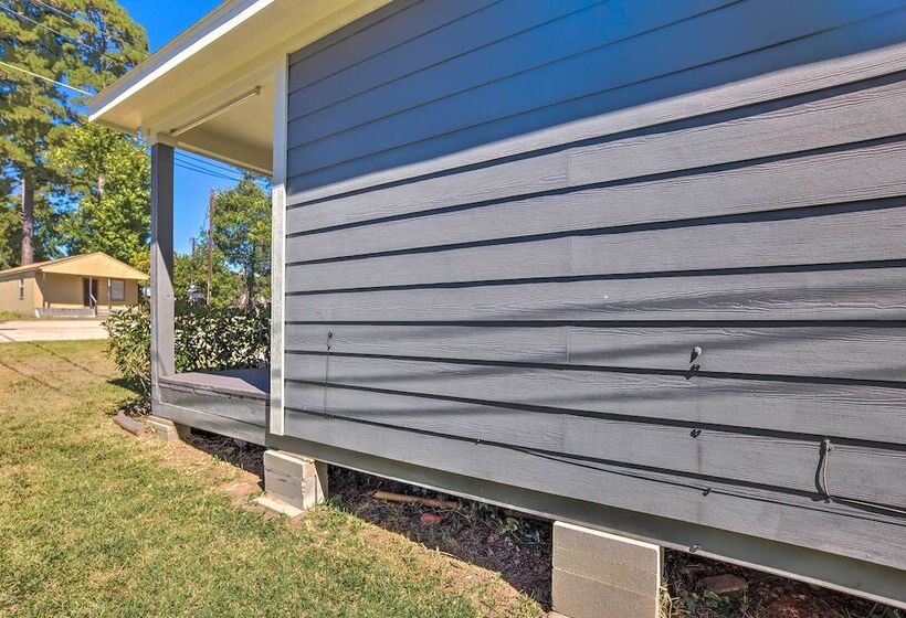 Cozy Montgomery Home: Walk To Lake Conroe!