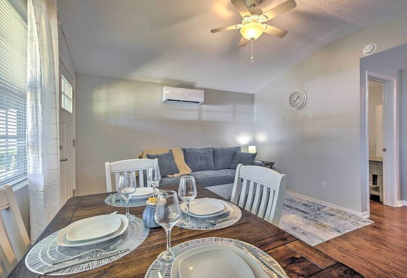 Cozy Montgomery Home: Walk To Lake Conroe!