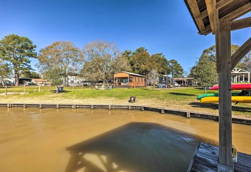 Cozy, New Build Cabin: Steps To Lake Conroe!