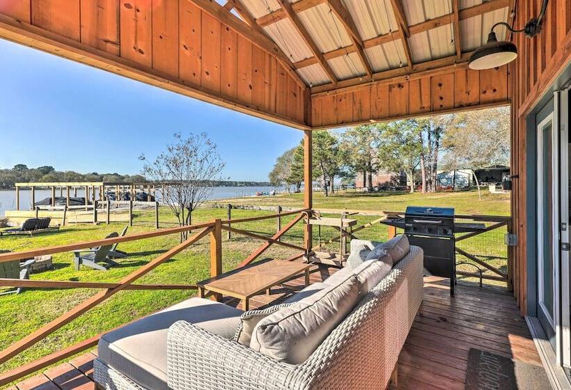 Cozy, New Build Cabin: Steps To Lake Conroe!