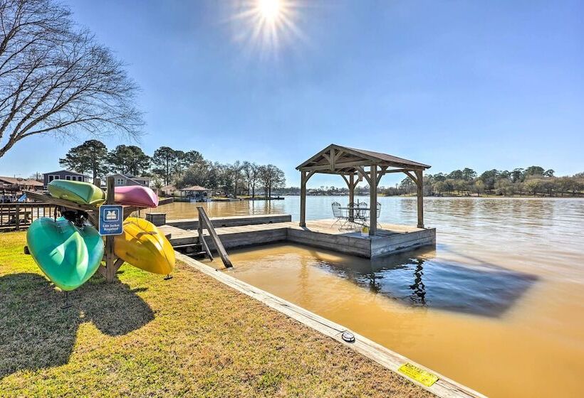Cozy, New Build Cabin: Steps To Lake Conroe!