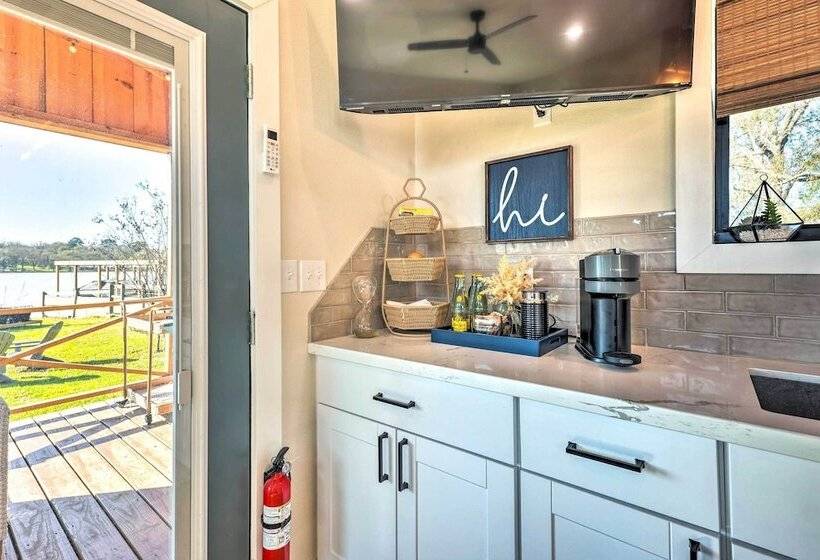 Cozy, New Build Cabin: Steps To Lake Conroe!