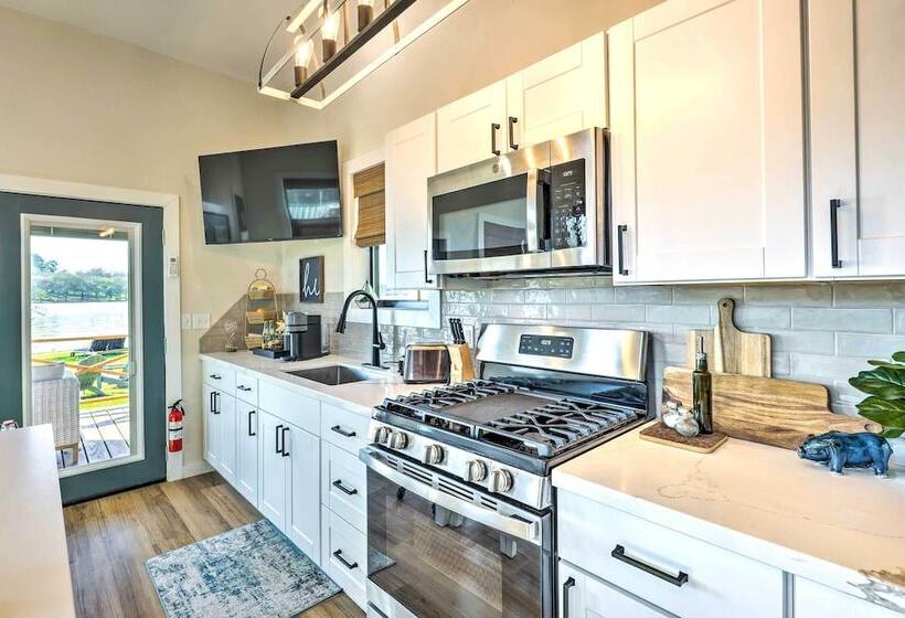 Cozy, New Build Cabin: Steps To Lake Conroe!