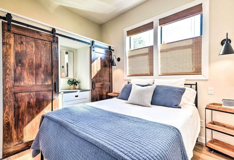 Cozy, New Build Cabin: Steps To Lake Conroe!