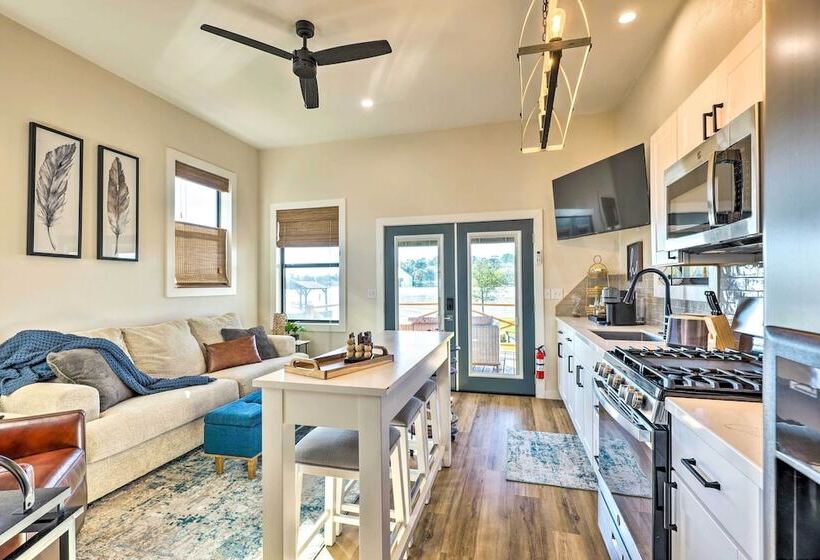 Cozy, New Build Cabin: Steps To Lake Conroe!