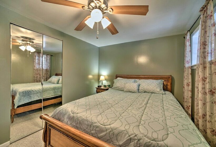 Cozy Southeast Michigan Home W/ Private Yard