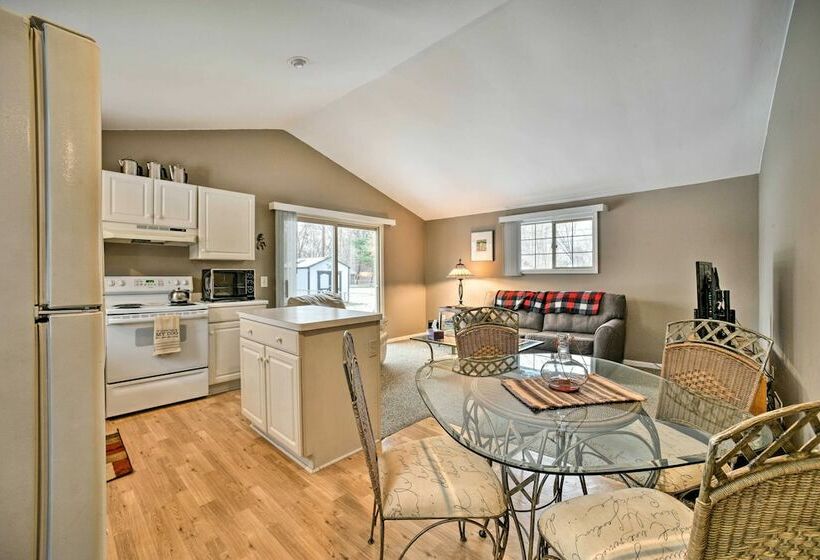 Cozy Southeast Michigan Home W/ Private Yard