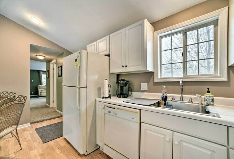 Cozy Southeast Michigan Home W/ Private Yard