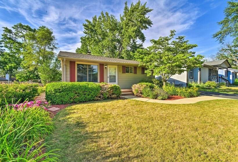 Cozy Southeast Michigan Home W/ Private Yard