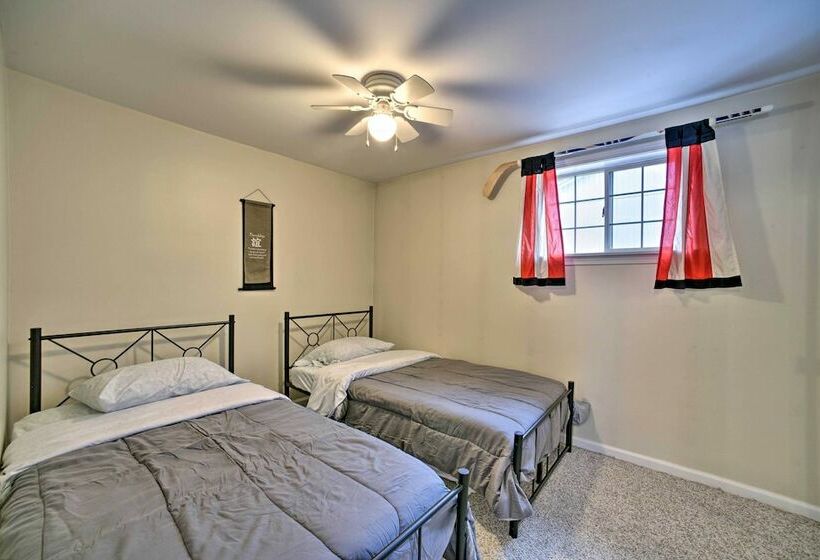 Cozy Southeast Michigan Home W/ Private Yard