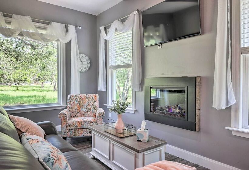 Cozy Spring Branch Cottage In Hill Country!