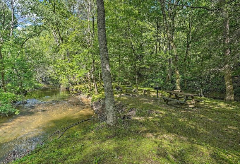 Cozy Tellico Plains Cabin W/ Large Mountain Creek!