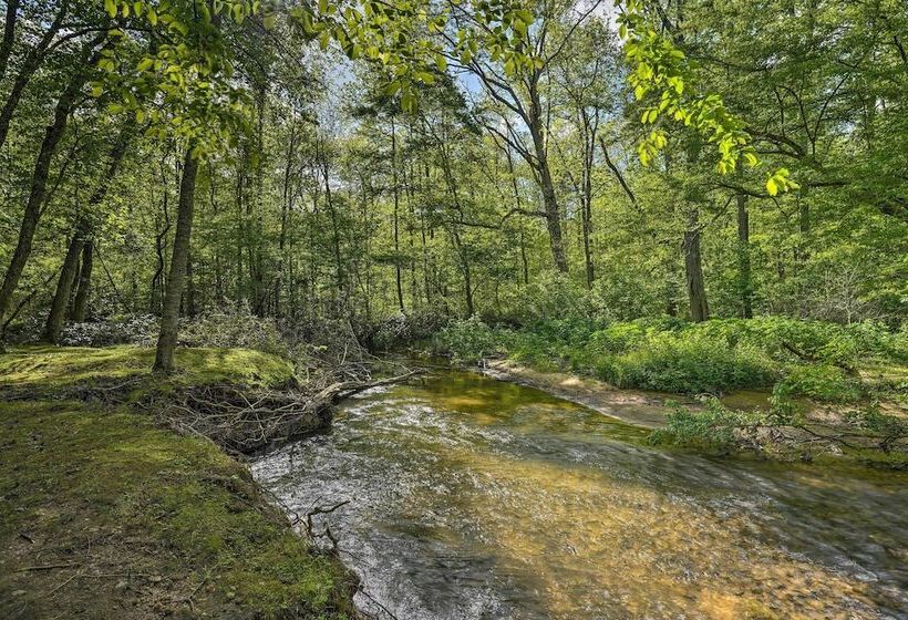 Cozy Tellico Plains Cabin W/ Large Mountain Creek!