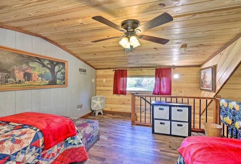 3 Mi To Lake Hamilton:  Tree Top Cabin