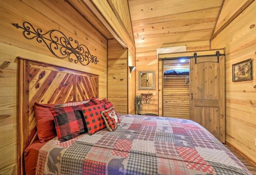 3 Mi To Lake Hamilton:  Tree Top Cabin