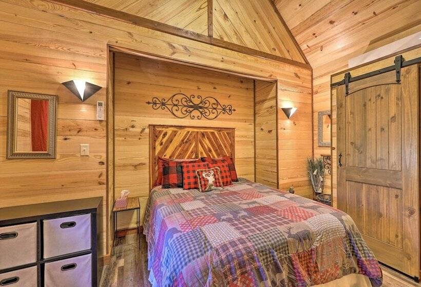 3 Mi To Lake Hamilton:  Tree Top Cabin