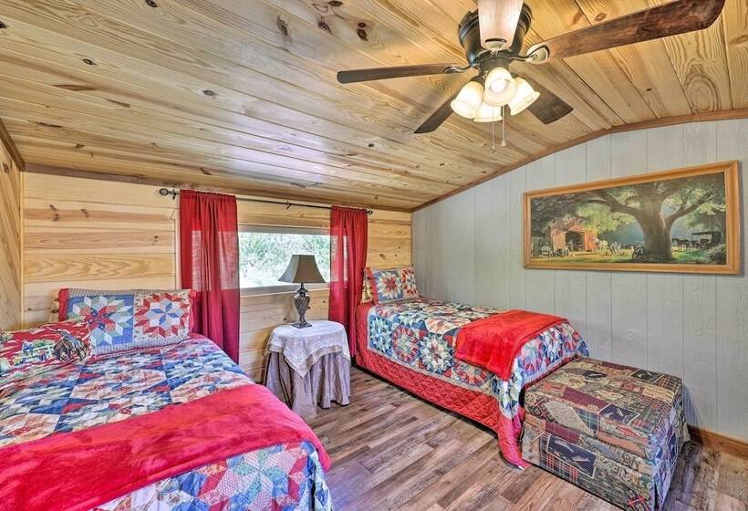 3 Mi To Lake Hamilton:  Tree Top Cabin