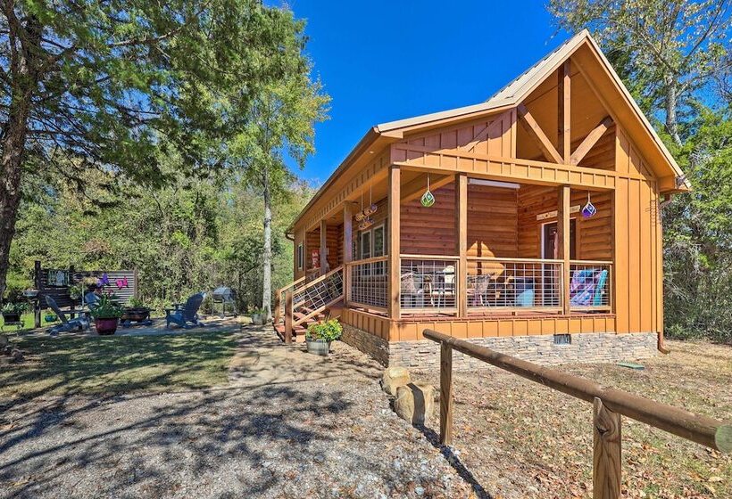 3 Mi To Lake Hamilton:  Tree Top Cabin