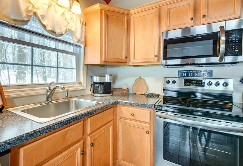 Cozy Tuftonboro Home W/ Deck   Walk To Beaches!