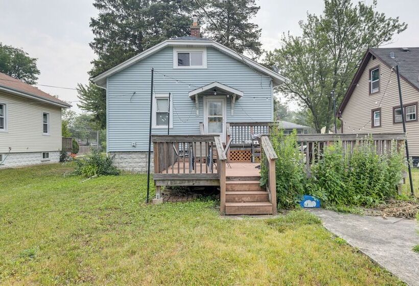 Cozy Westmont Home: Walk To Metra Station!