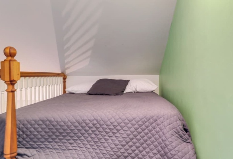 Cozy Westmont Home: Walk To Metra Station!