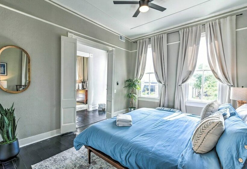 Deja Blue Galveston Home < 1 Mi To Beach!