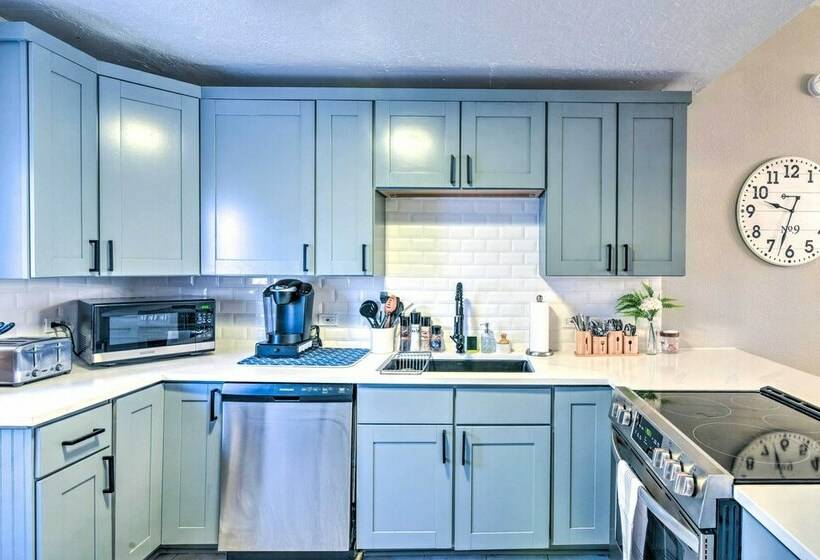 Deja Blue Galveston Home < 1 Mi To Beach!