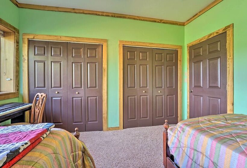 Direct Hiking Access: Riverfront Dolores Home!