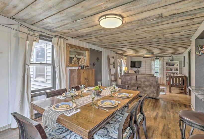 Eclectic Ladysmith Hideaway: Hike And Hunt!