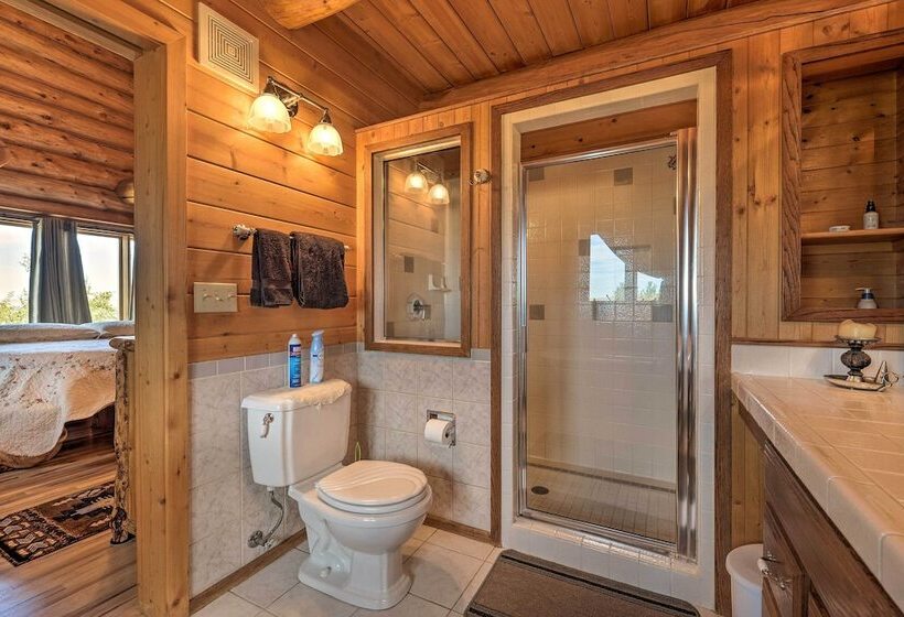Exquisite Log Home With Lander Valley Views!