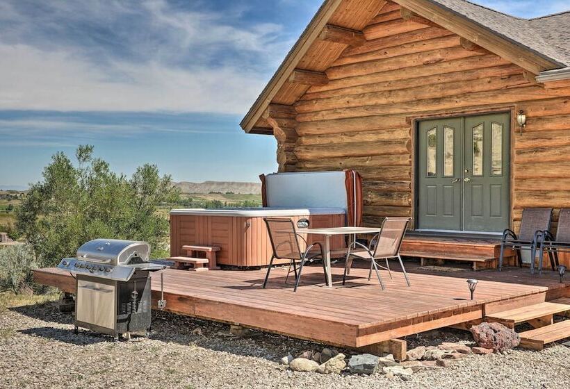 Exquisite Log Home With Lander Valley Views!