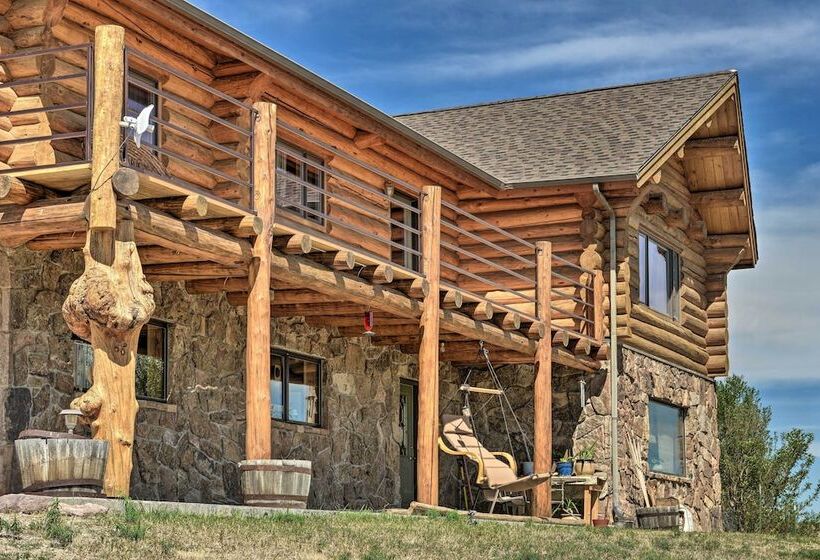 Exquisite Log Home With Lander Valley Views!