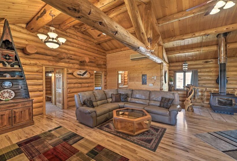 Exquisite Log Home With Lander Valley Views!