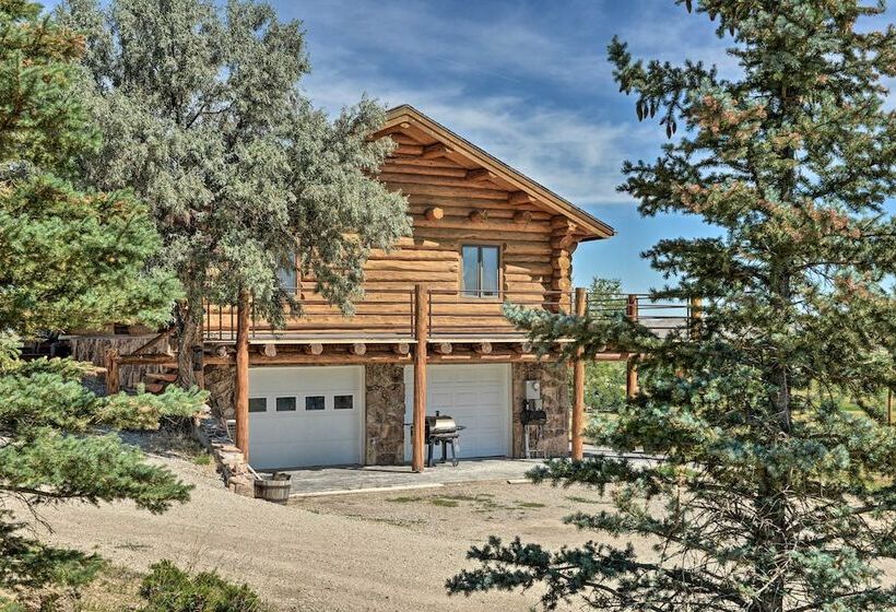 Exquisite Log Home With Lander Valley Views!