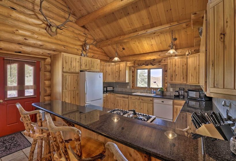 Exquisite Log Home With Lander Valley Views!