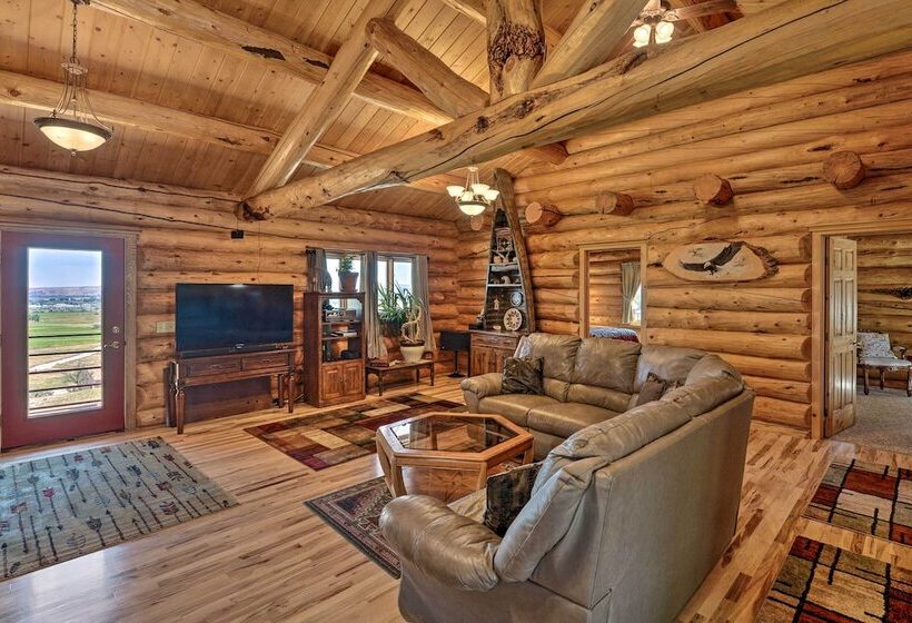 Exquisite Log Home With Lander Valley Views!