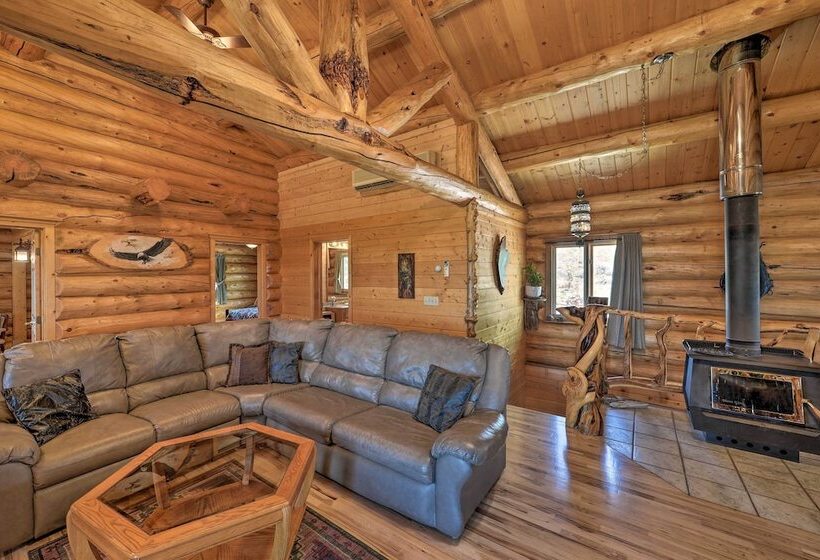 Exquisite Log Home With Lander Valley Views!