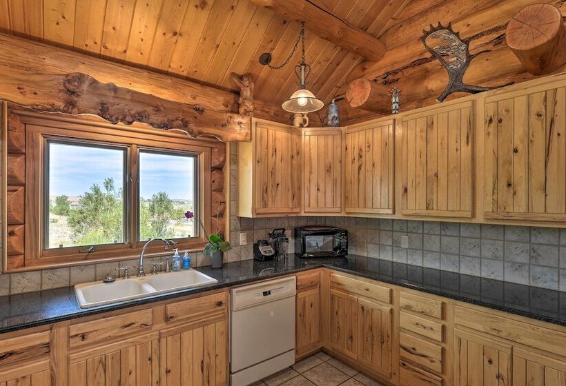 Exquisite Log Home With Lander Valley Views!