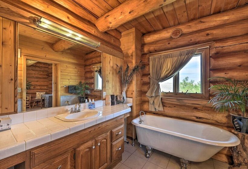 Exquisite Log Home With Lander Valley Views!